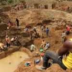 Artisanal gold miners in the eastern Democratic Republic of Congo at Iga Barrière in Ituri © Guy Oliver / IRIN
